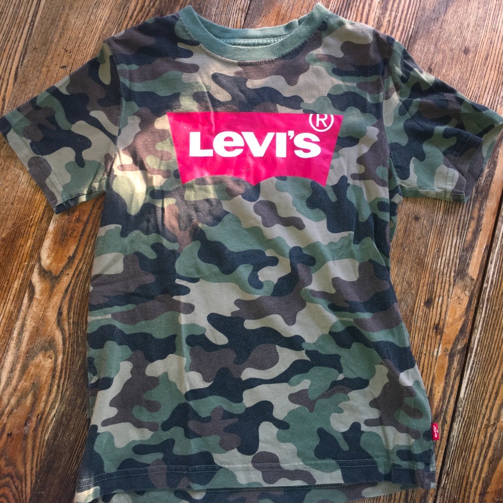 Levi’s boys youth size:S/8 camo t-shirt
